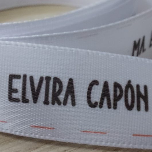 Etiquetas de raso personalizadas