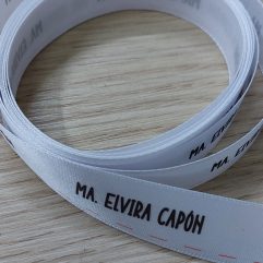 Etiquetas de raso personalizadas